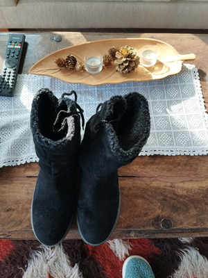 Boots with fur used, size 37.5