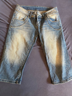 Jean capri size medium