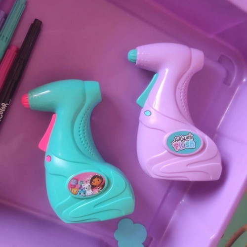 Airbrush Plush set used with stencils and carrying case