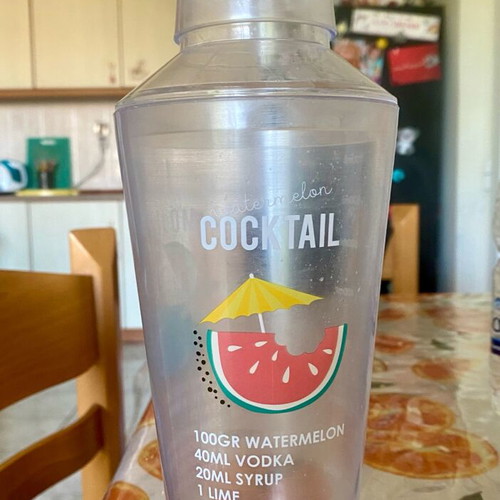 Cocktail shaker like new