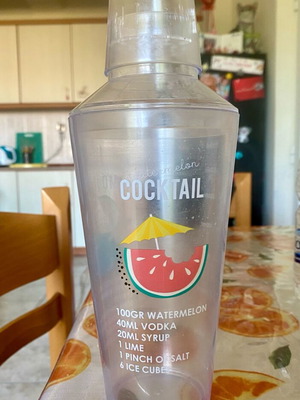 Cocktail shaker like new