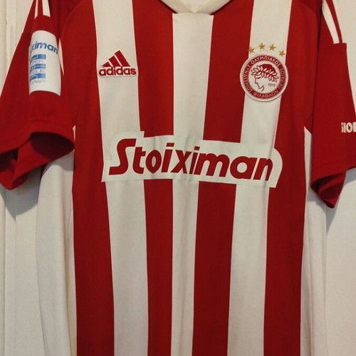 Olympiacos James Rodriguez football jersey, size XL, championship patch