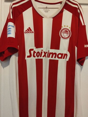 Olympiacos James Rodriguez football jersey, size XL, championship patch