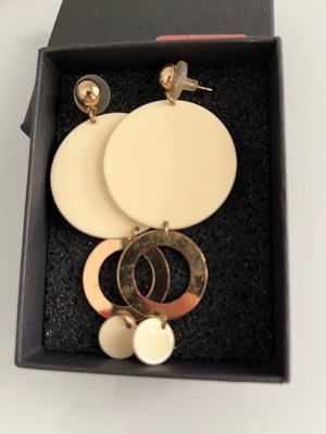 Pendant earrings