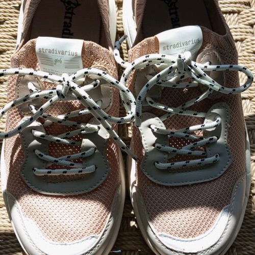 Stradivarius women's athletic shoes size 37 like new, white pink