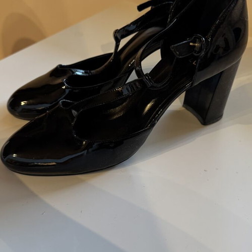 Tsakiris Mallas black patent leather pumps size 40 like new
