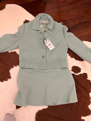 Zara suit set jacket and skirt new, impressive color