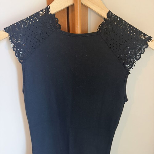 Black top with lace like new, size S