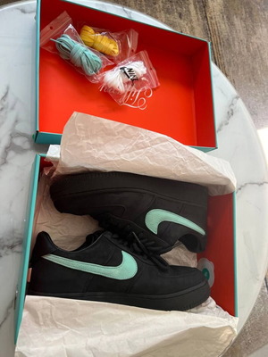 Nike x Tiffany Co. Air Force 1 черни маратонки като нови