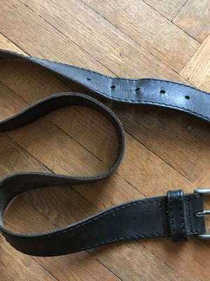 Δερμάτινη ανδρική ζώνη μαύρη μεταχειρισμένη, ρετρό