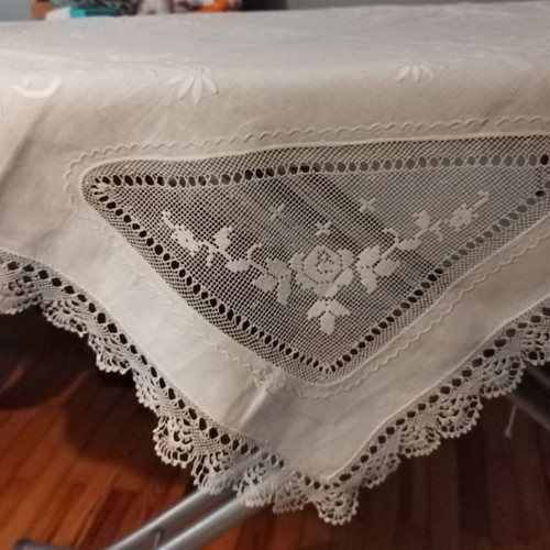 Tablecloth set used with small cloths