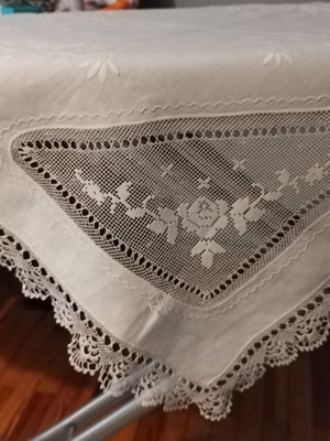 Tablecloth set used with small cloths