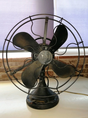 Vintage Table Fan 1940 used, brass blades, rare collector's item