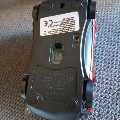 Wireless car-shaped mouse new with USB adapter and built-in battery