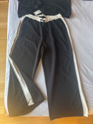 Tracksuit set new no L XL black and white