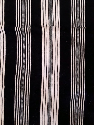 Woven blanket new, size 1.80 x 1.53 m