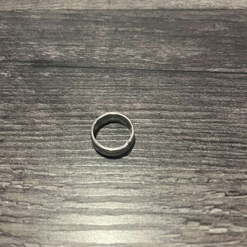 Silver ring like new in excellent condition
