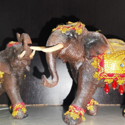 Decorative elephant figurines like new, large and small