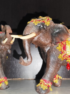 Decorative elephant figurines like new, large and small
