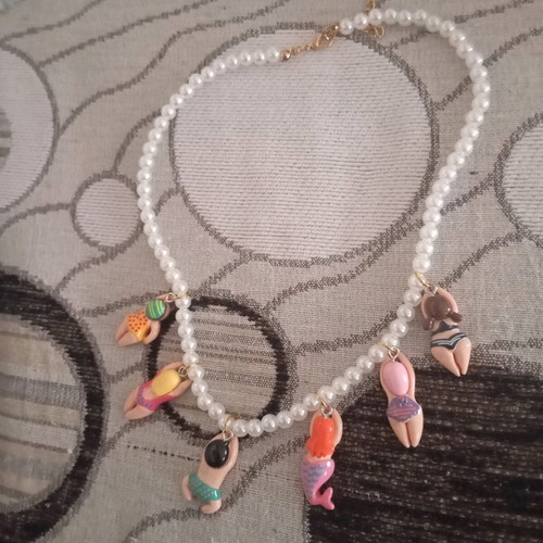Necklace very light for special occasions, new, white and multicolored