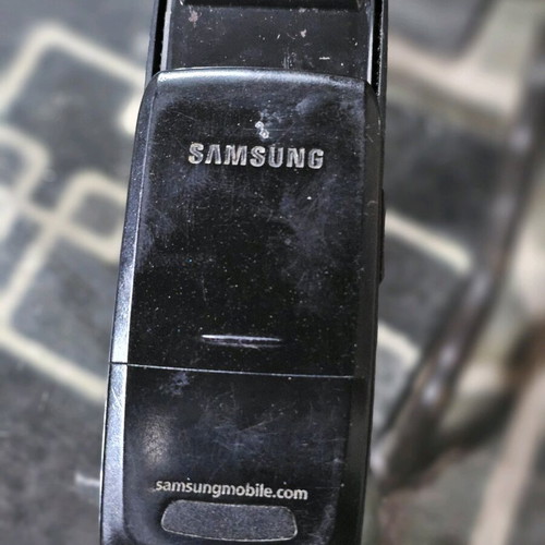 Samsung SGH-E250 cell phone like new, black