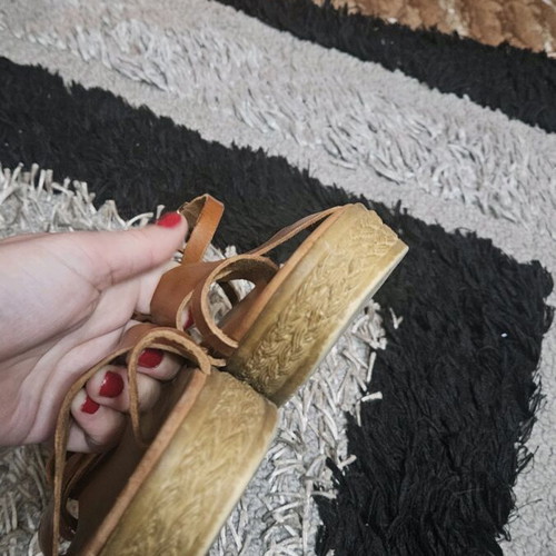Dim brown leather platform sandals like new, size 39