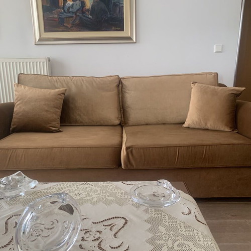Sofas like new, set of 2 with wooden legs and removable cushions