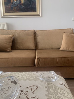 Sofas like new, set of 2 with wooden legs and removable cushions