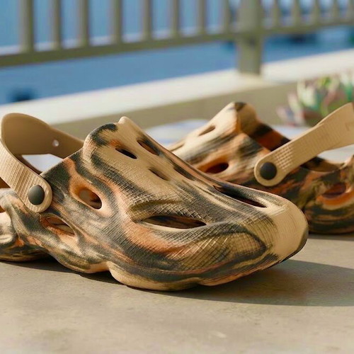 Unisex streetwear slippers with abstract marble design, size 38