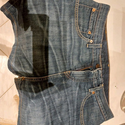 Levi's denim skirt used, size Medium (38), front slit