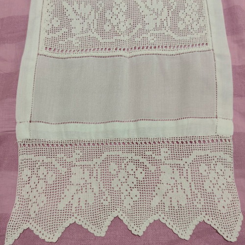 Handmade crochet table runner 113 cm x 34 cm new, white