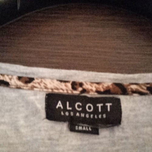 Alcott women's t shirt gray like new, worn slightly