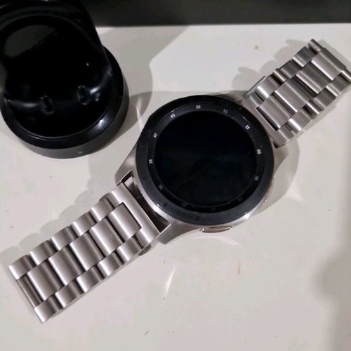 Samsung Galaxy Watch 46mm like new with charger and 3 straps