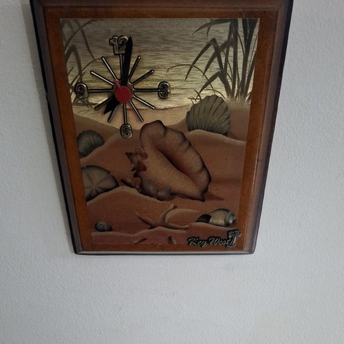 Key West Wooden Wall Clock 1992 like new, analog