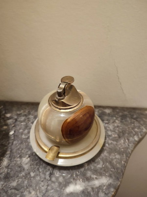 Αναπτήρας και τασάκι από όνυχα μεταχειρισμένα, vintage