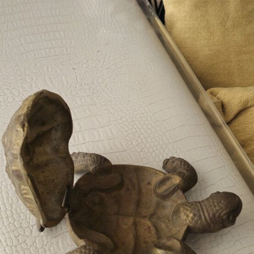 Bronze turtle box like new