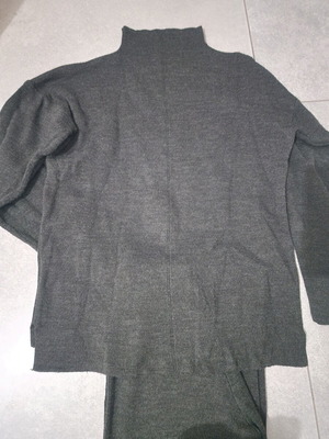 Set dark grey like new, comfortable
