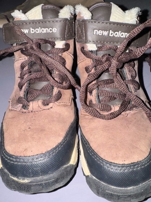 New Balance boys' shoes like new, brown, size 29, boots