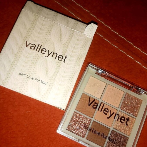 Mini eyeshadow palette with glitter new