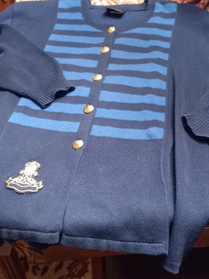 Cardigan warm, size large