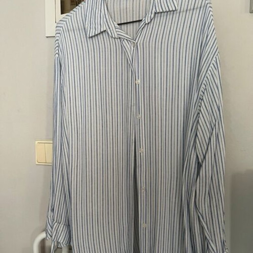 Striped shirt like new with sleeve detail, size L