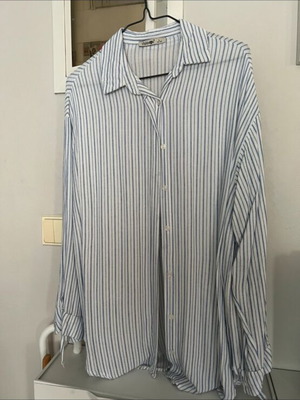 Striped shirt like new with sleeve detail, size L