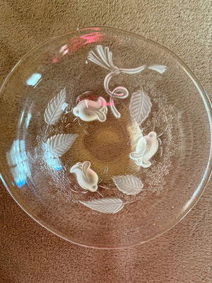 Crystal bowl like new with beautiful designs