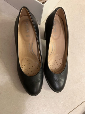 Γόβες Geox δερμάτινες καινούργιες, μαύρες 37