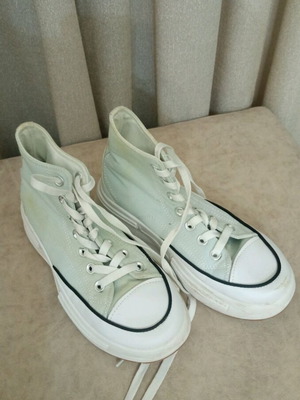 Παπούτσια γυναικεία αθλητικά σαν καινούργια, μέγεθος 38