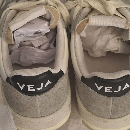 Veja V10 low women's sneakers, size 39, white black clay