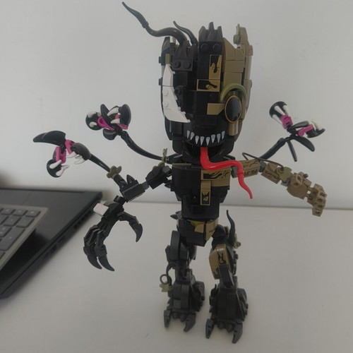 Groot Becoming Venom constructor like new