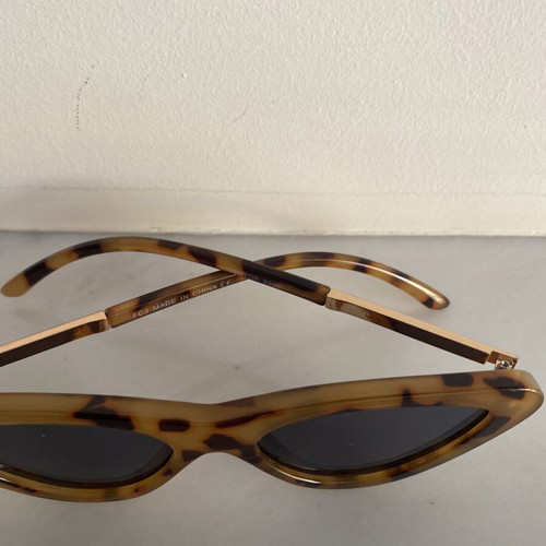 Sunglasses with tortoiseshell frame like new