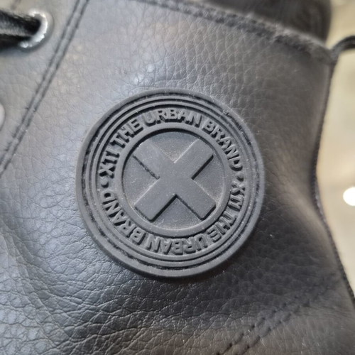 XTI Kids sneakers boots size 38 used, black and white