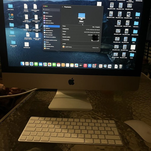 Apple iMac 2017 21.5 with genuine mouse and keyboard